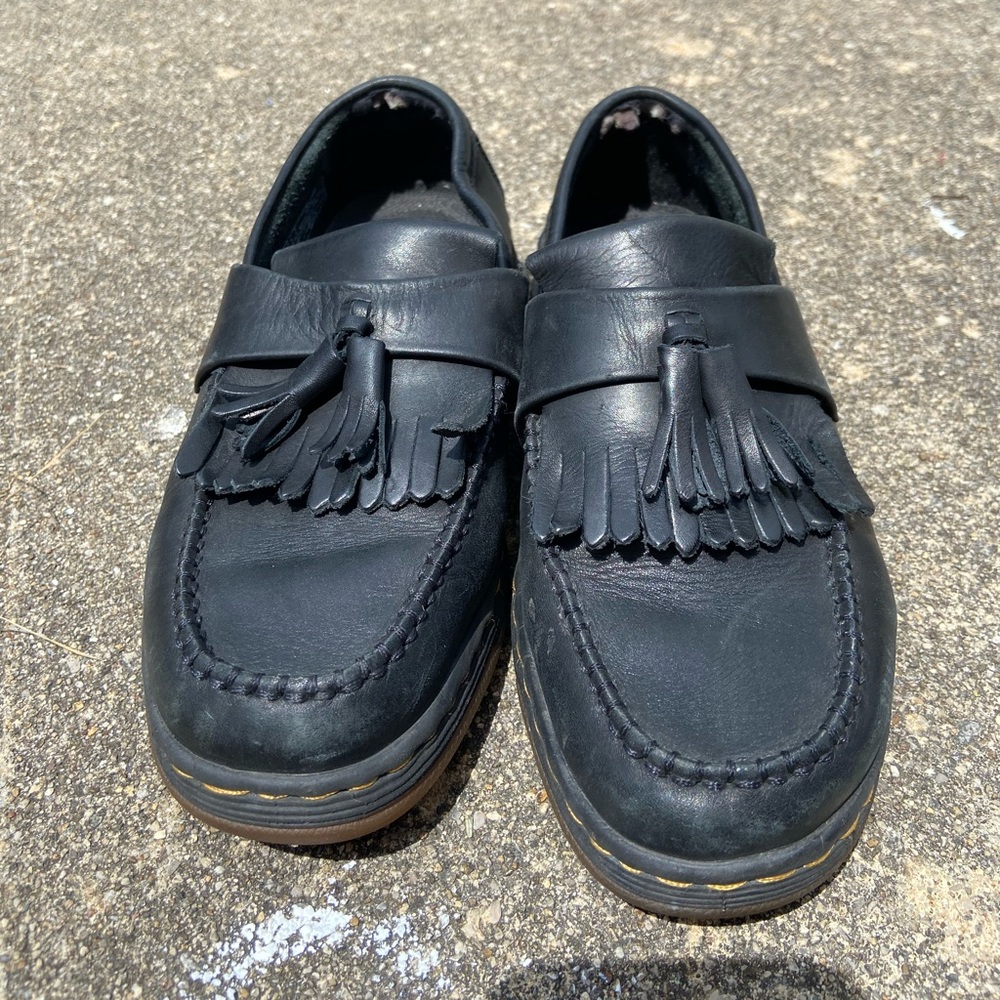 Dr Martens loafers with tassels in all black - very comfortable orthopedic sole